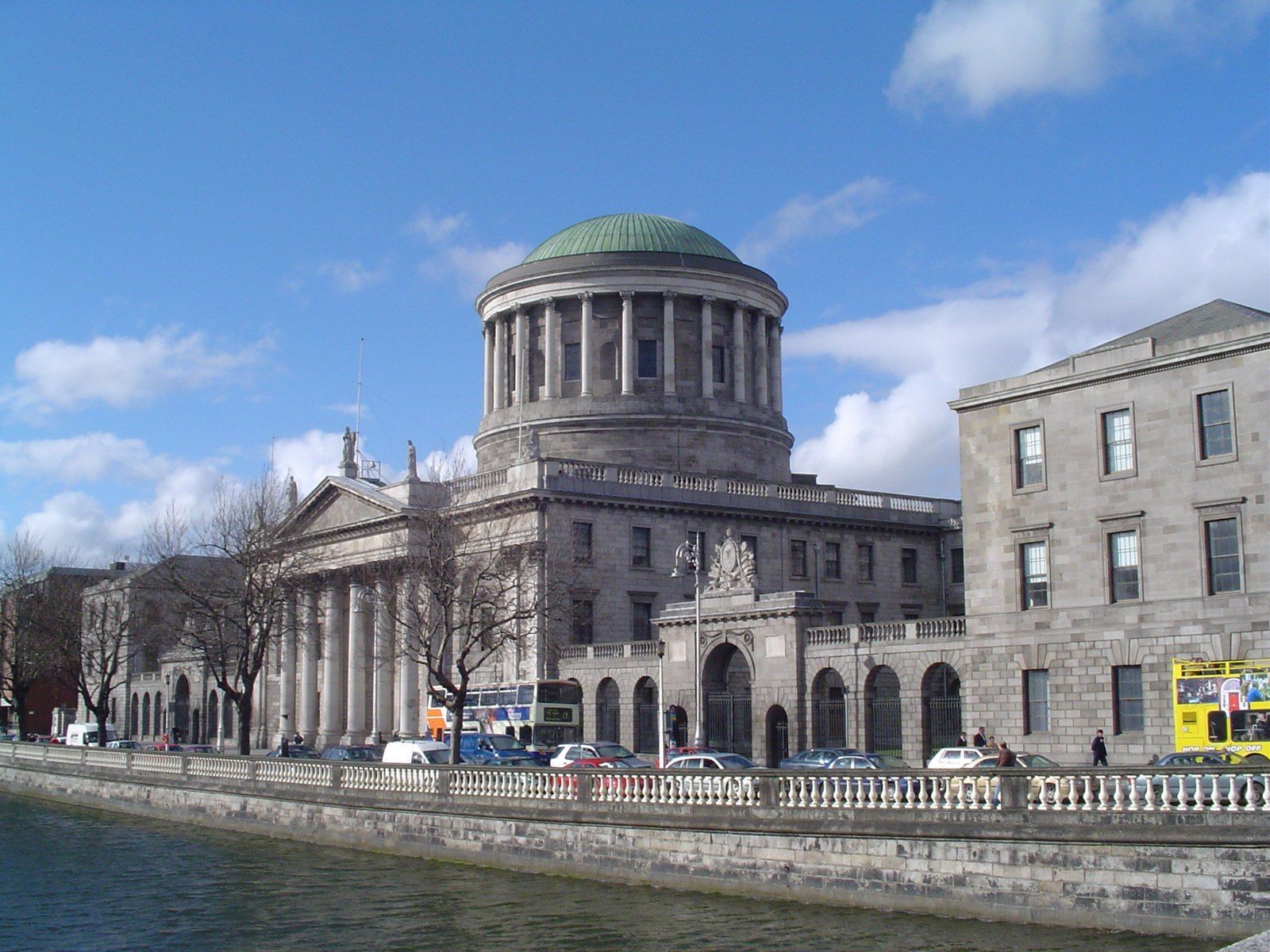 Presenting The Justice Syndicate at the Four Courts in Dublin (a large imposing stone building) mixed different types of theatre: using features of the site added to the authenticity of the experience.